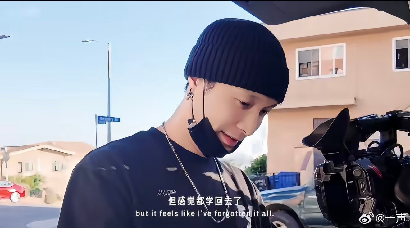 张艺兴35岁留留子手忙脚乱的开局 褪去聚光灯，走进校园课堂，手忙脚乱适应新生活的