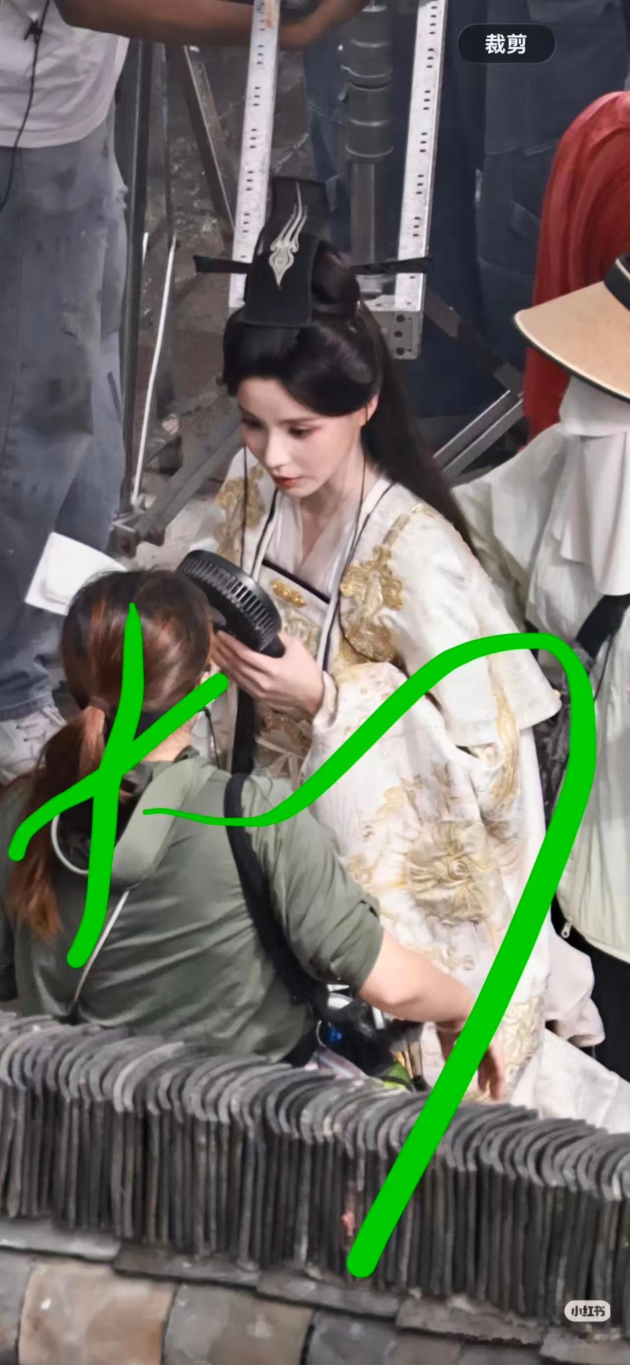 我家掌门有没有白金校服可以穿😭 