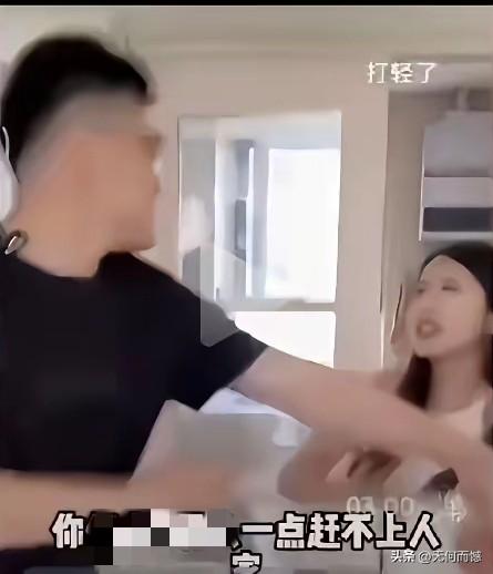 这个女子真是太不像话了，丈夫辛辛苦苦的挣钱，她却在家里跟个外国人扯到了一起，名义