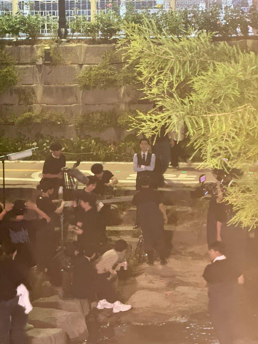 郑敬淏最近拍摄『无偿服务』的路透～ ​​​