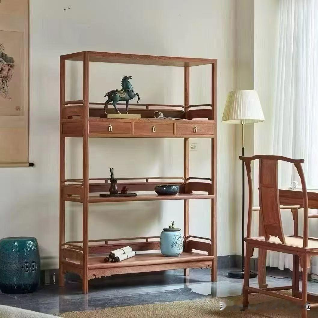 缅甸花梨•嘉木堂收藏款三屉层架/书架

尺寸 ：124x45✖️186

既可安