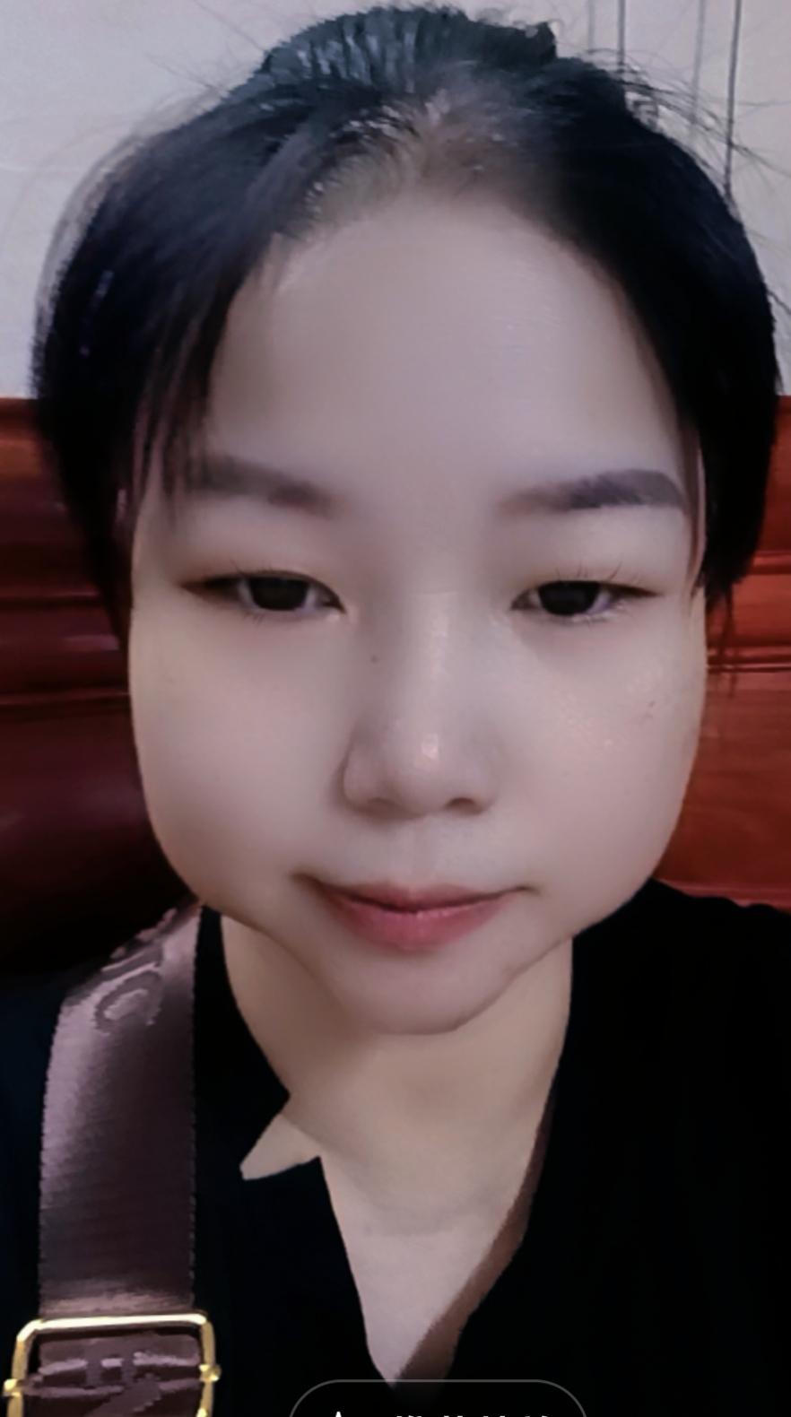 大家好，我是七姐。今天有一位粉丝说，你们广西是不是生一个小孩，坐月子要吃几十只鸡