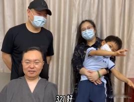 岳云鹏看望渐冻症抗争者蔡磊岳云鹏请蔡磊全家听相声 从用心陪伴孩童玩耍，到主动许诺