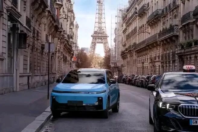 发现了一个奇怪的现象，造车新势力大多喜欢生产SUV。
目前销量排名第一的理想：从