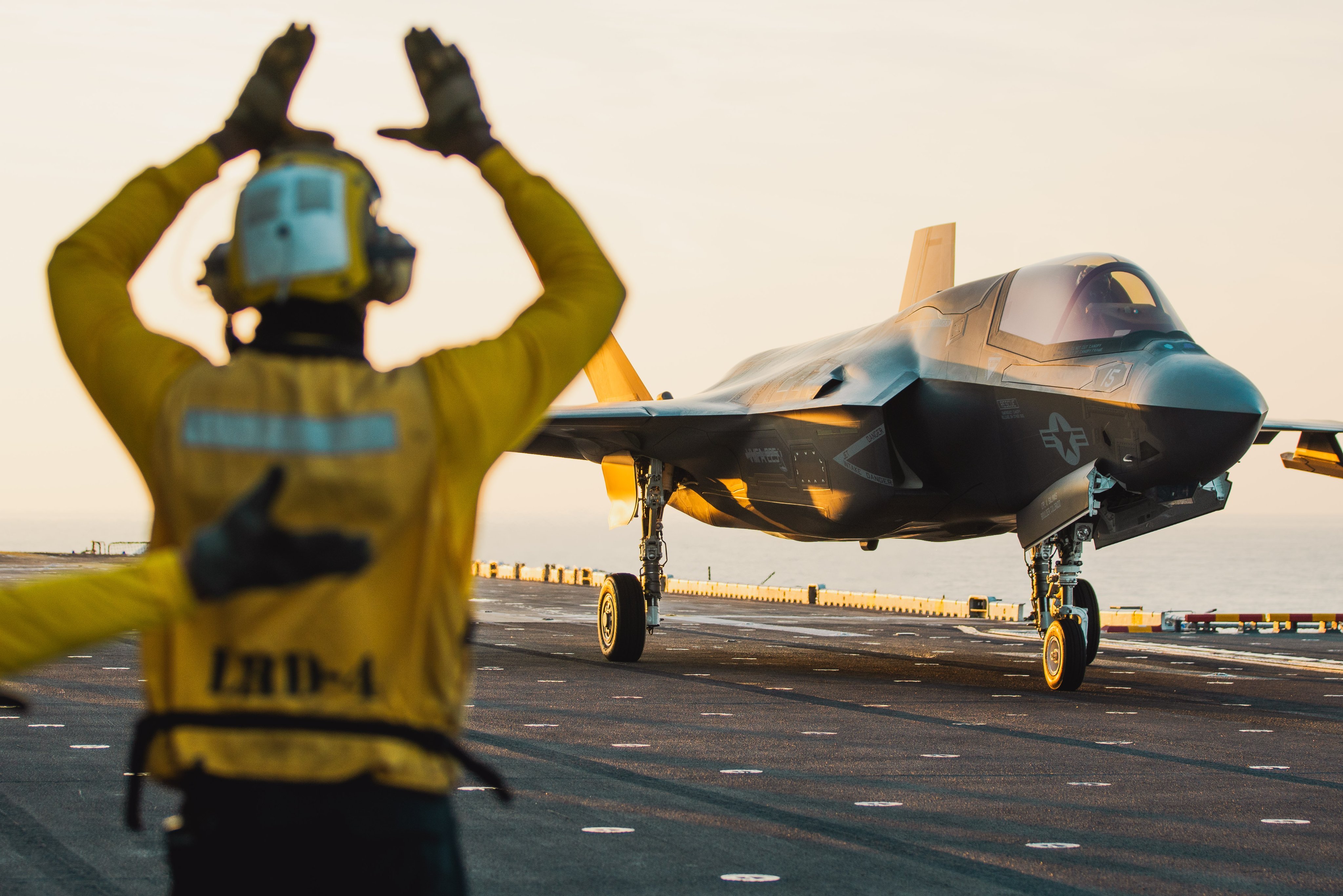 #今日肥电# 隶属于海军陆战队第225战斗机攻击中队 (VMFA-225) 的F