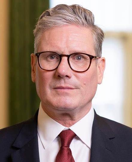为何英国首相干不长，十年七任走马灯？
 
脱欧这十年，英国政坛堪称闹剧不断，短短