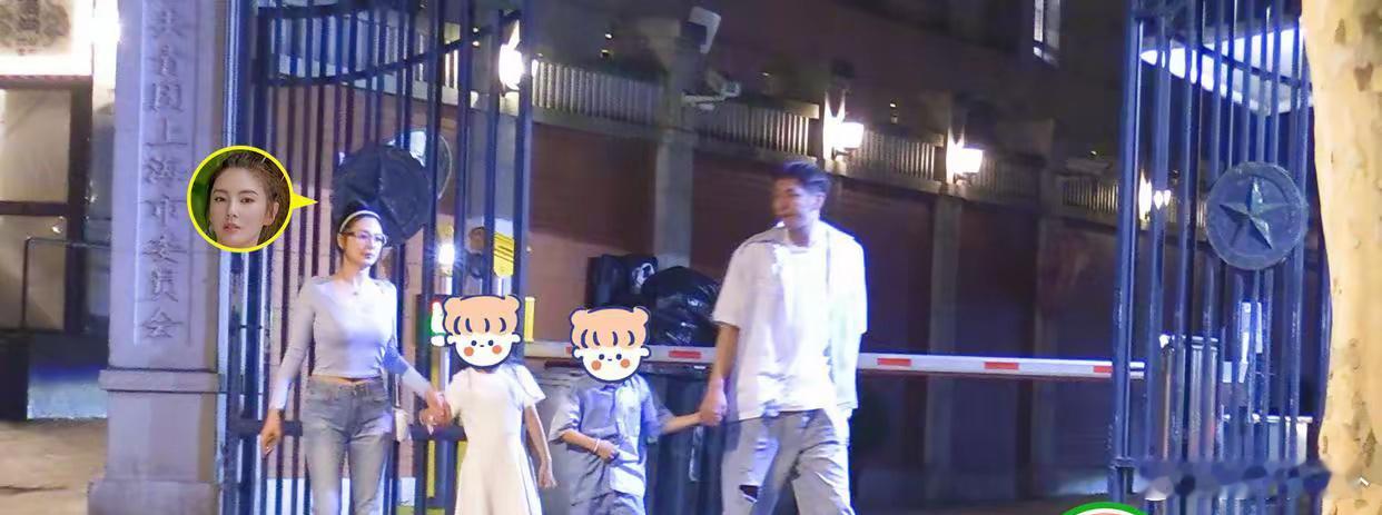 #张雨绮都有俩孩子了# 张雨绮被拍到与一个二十多岁的年轻男子带着一双儿女吃饭，还