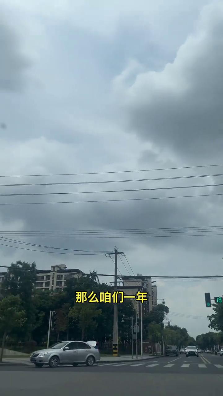 有没有油车车主？我有一件事非常疑惑，一起分析分析。
一辆普通的油车加200块钱就