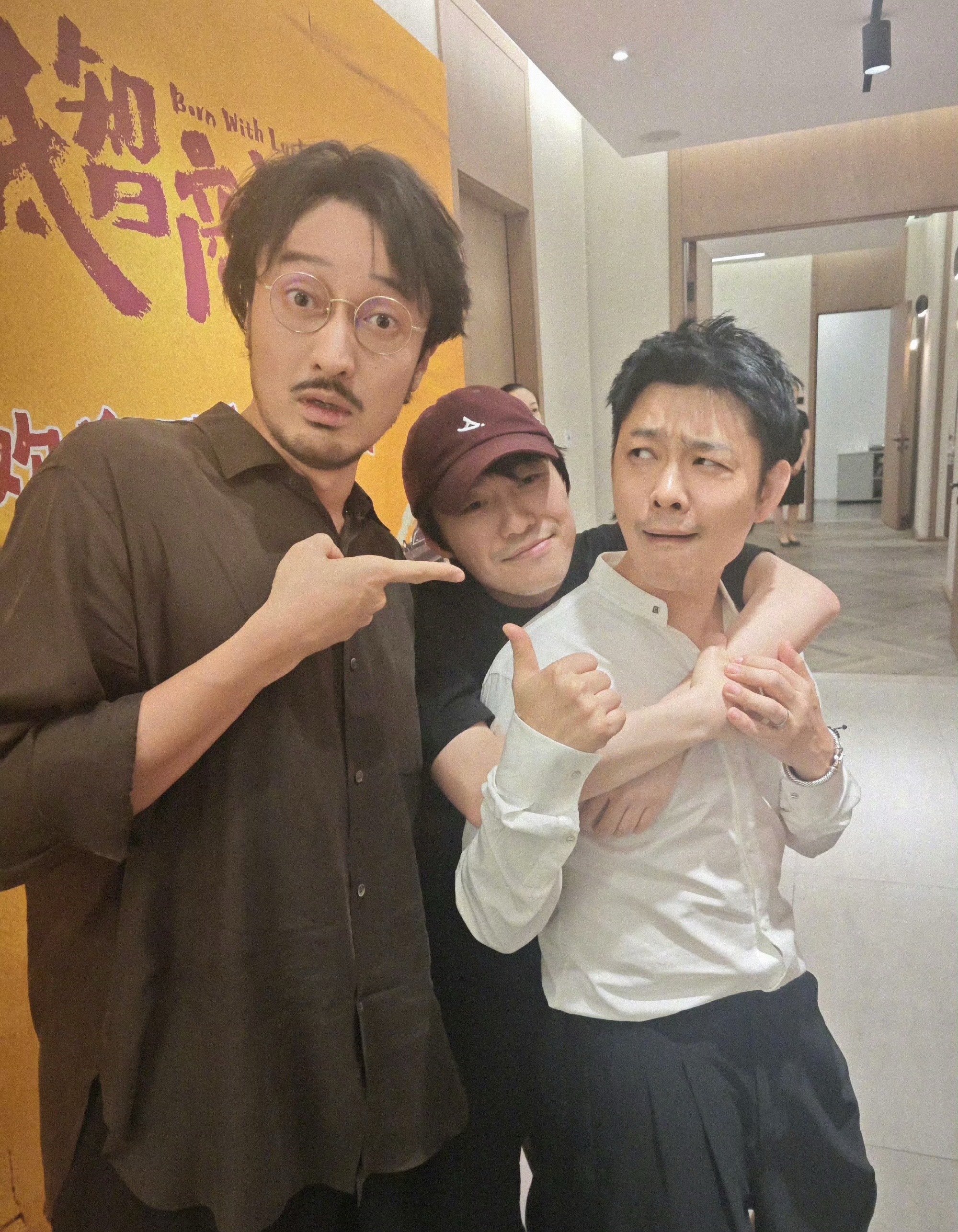 王传君低智商犯罪售后王传君和马旭东的"超长售后"，从庆功宴一直延续到现在。起因是