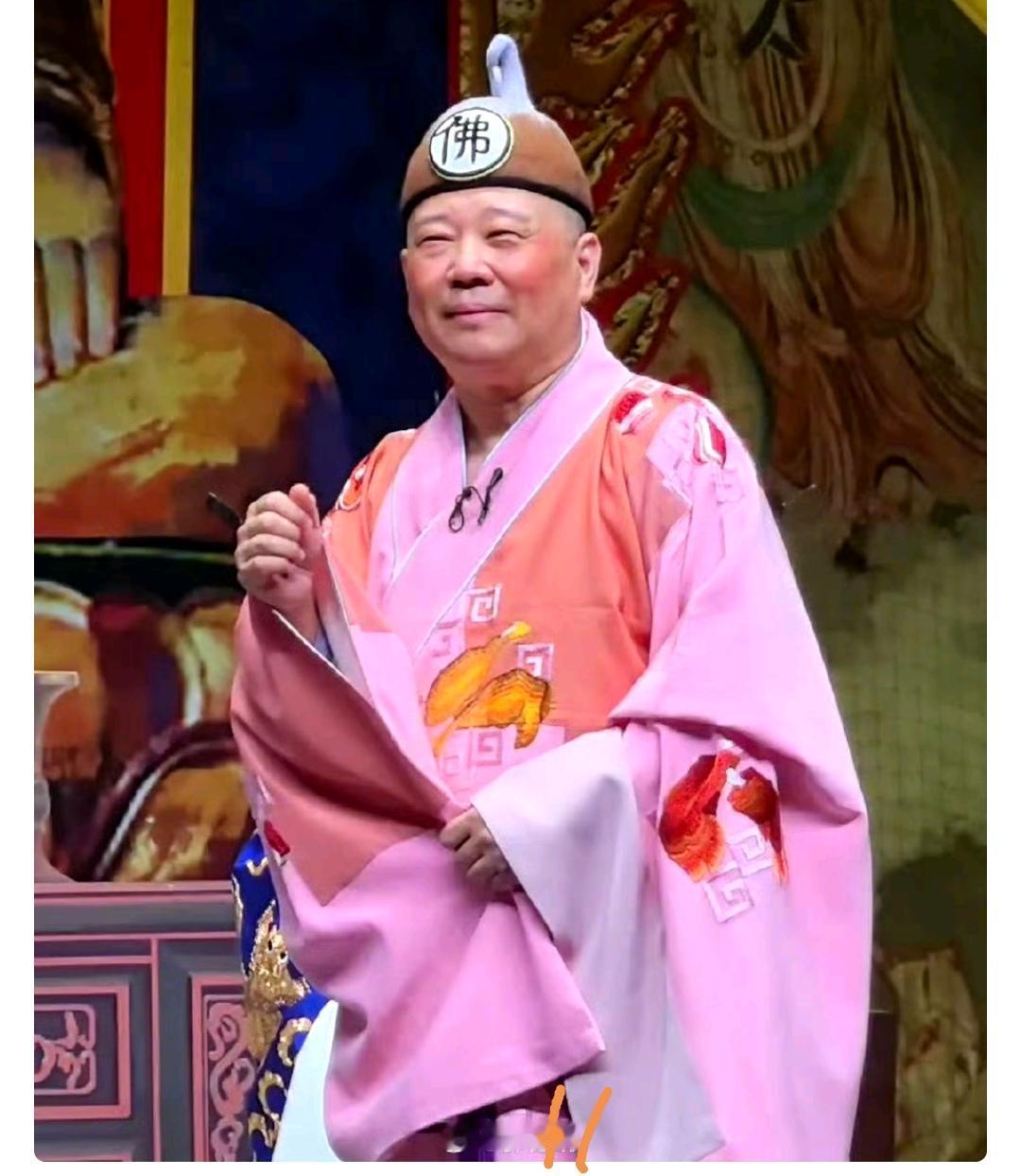 郭德纲晒吉林之行证书，含金量几何？

今天下午，郭德纲在围脖账号晒出多张照片，从