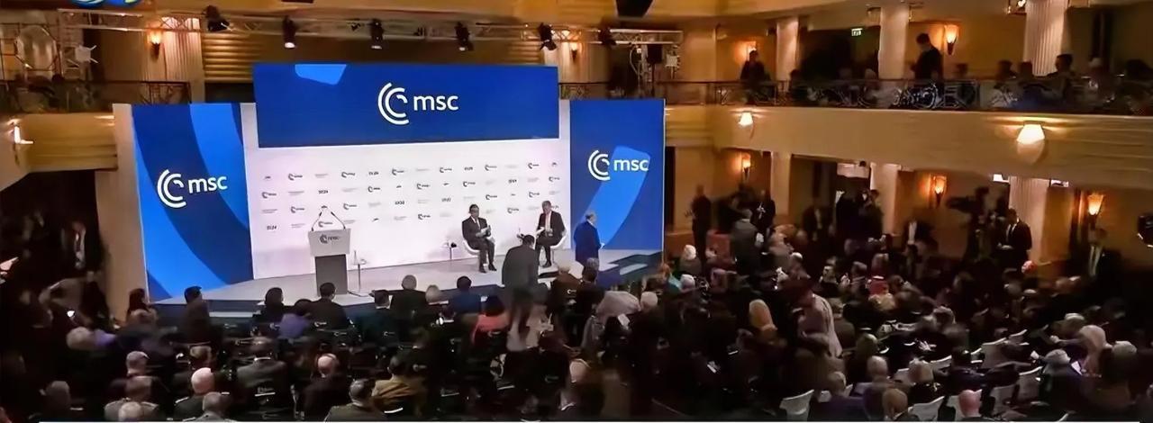 中国外长王毅硬气地地回应，让美国震惊了！美国一度地警告中国不要购买俄罗斯的石油和