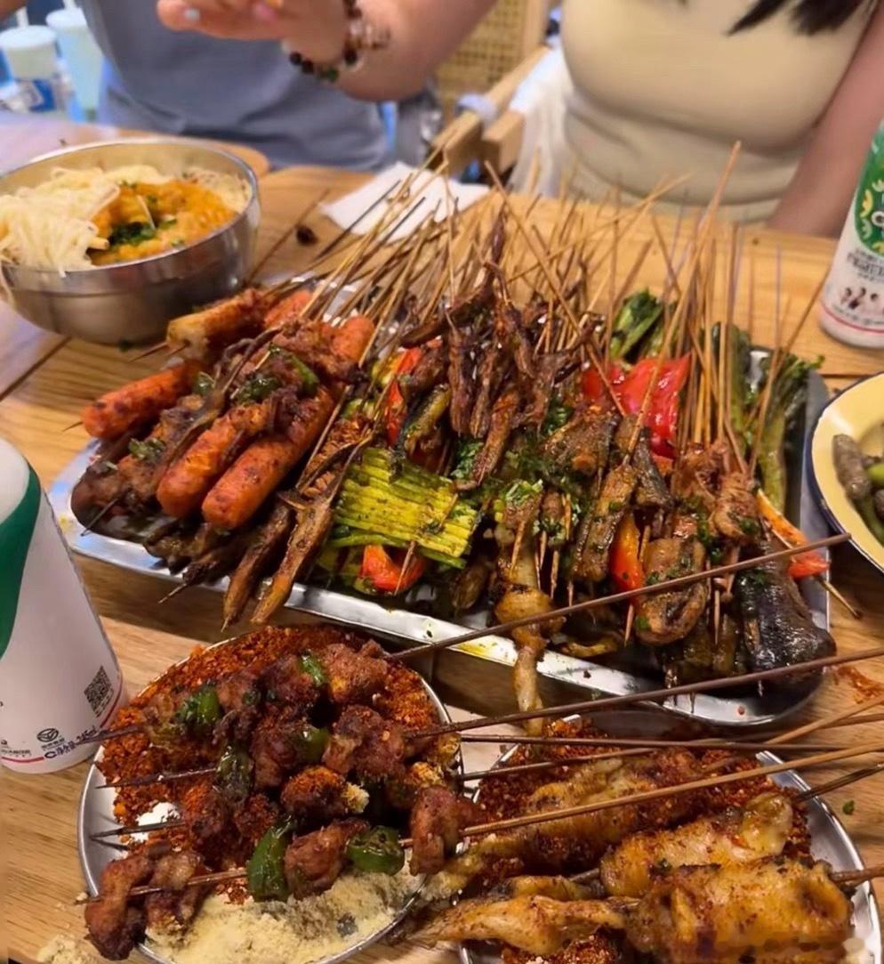 本周继续大开大合，虽然今天站上双中位线，算是一个惊喜，当然对于AI科技算是一个惊