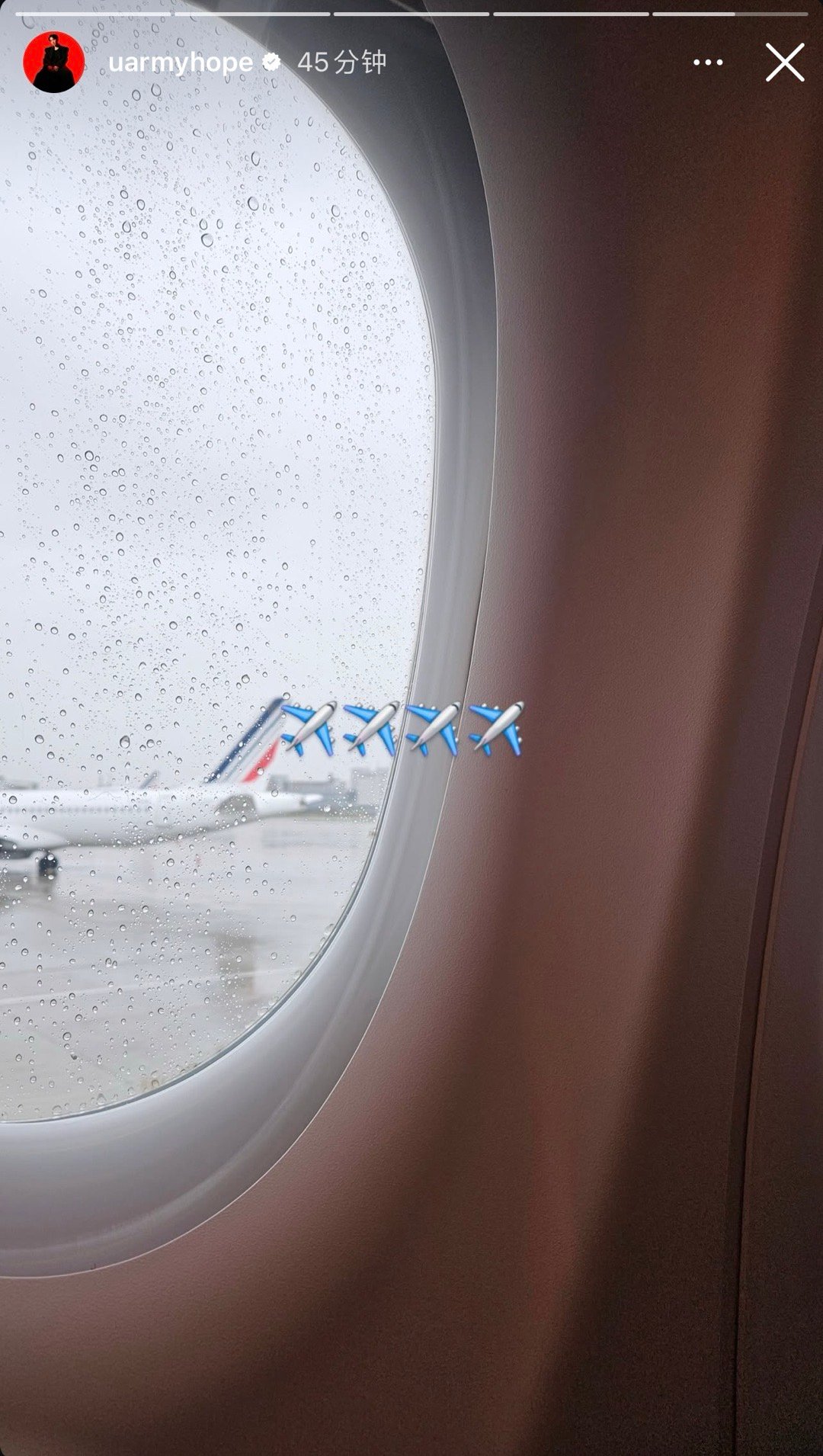 号锡更新ins story🐿️：✈️✈️✈️✈️—真的是马不停蹄..ㅠㅠ 