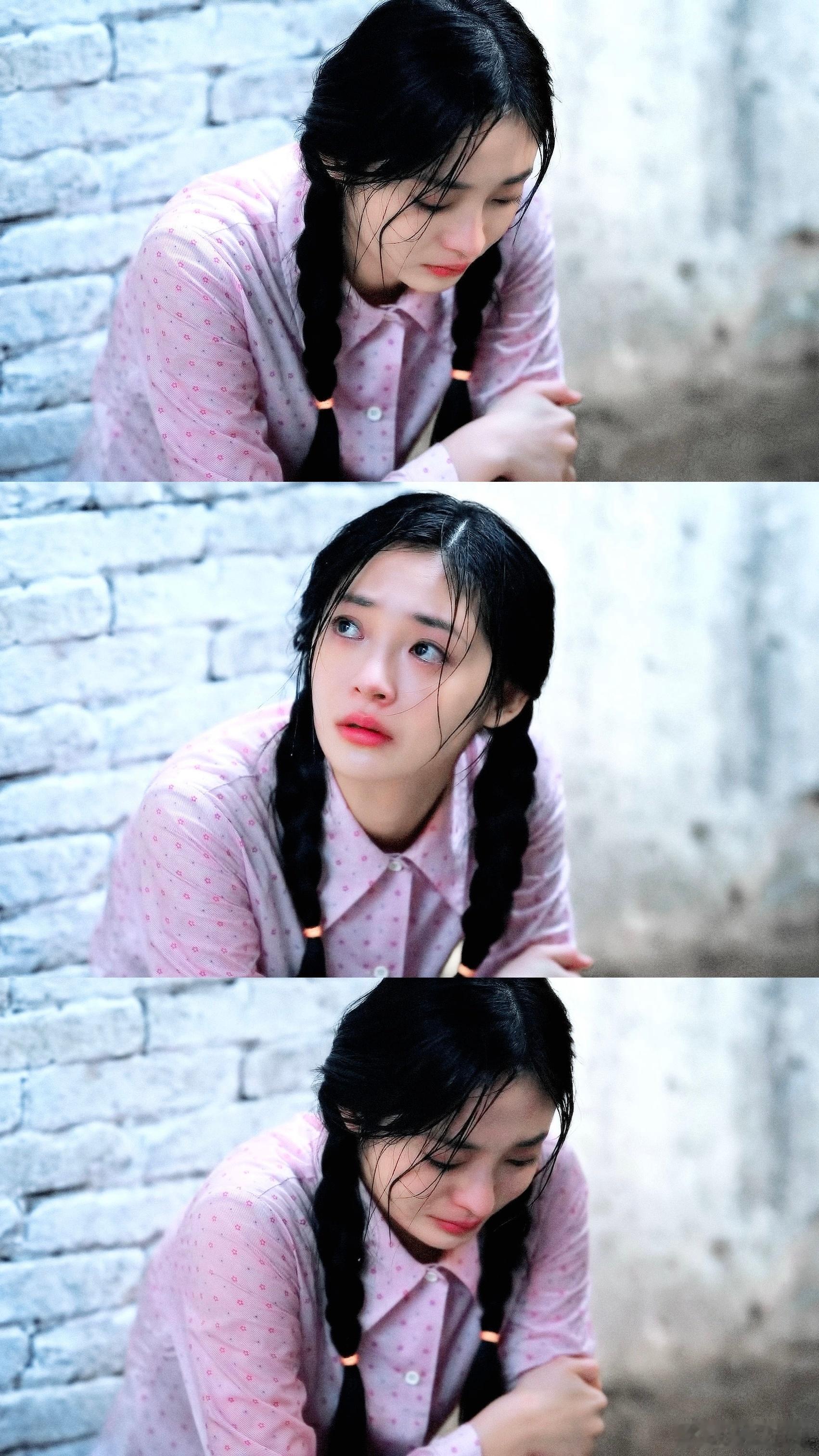 周洁琼弹琵琶告别小巷人家  在这告别的旋律中，周洁琼用琵琶诉说着吴姗姗的故事，每