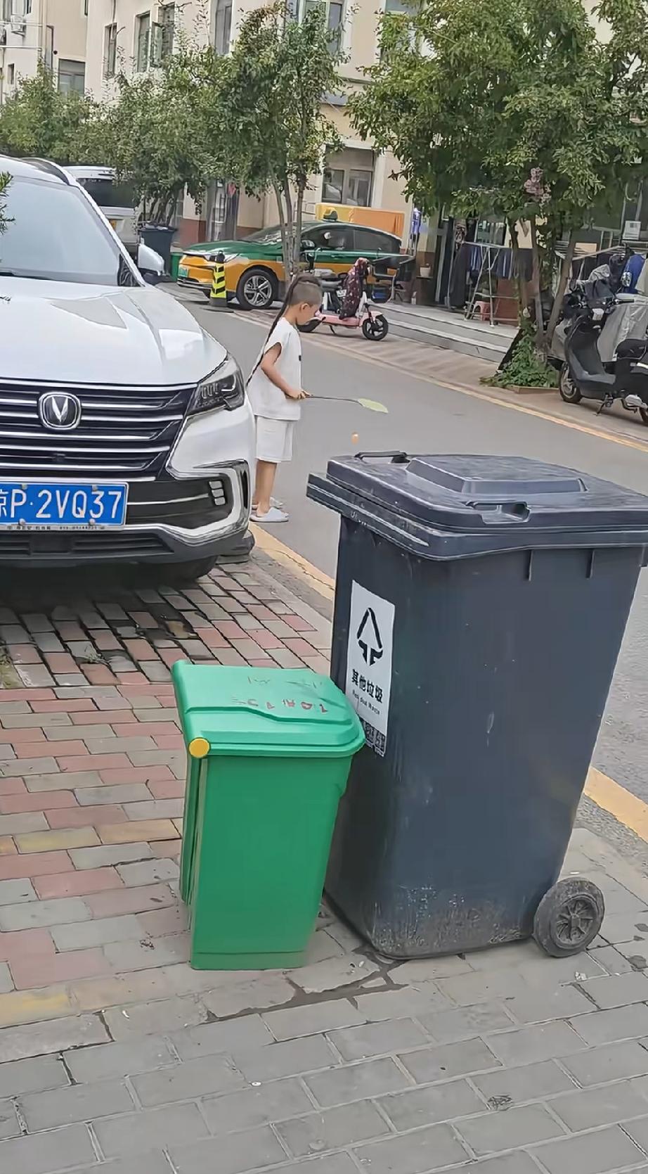 惊现贝勒爷发型，老北京，那叫一个地道。