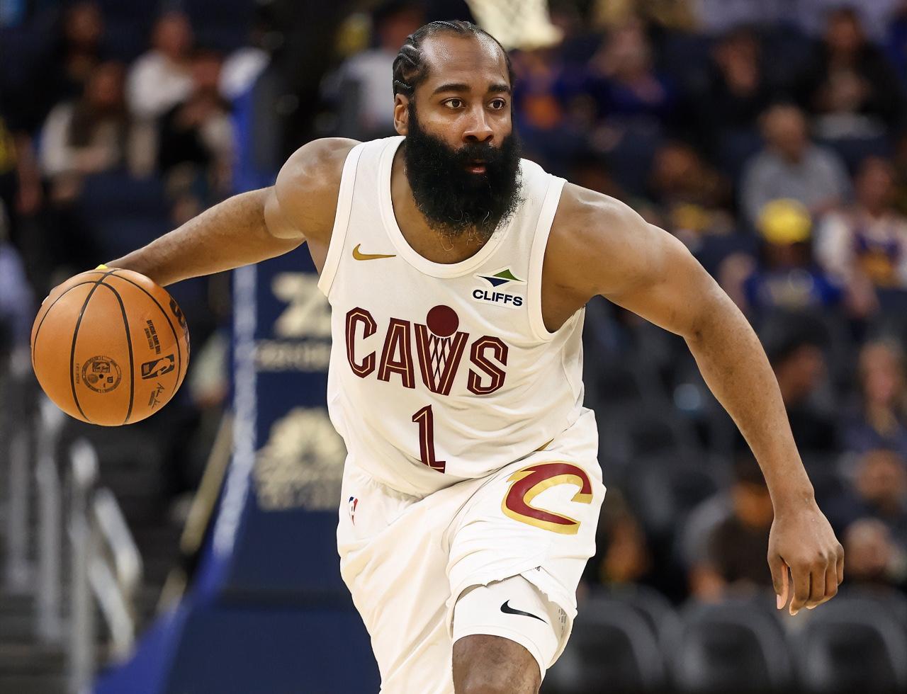 哈登连续17个赛季进季后赛，并列历史第四长。据最新消息，骑士有意休赛期在哈登跳出