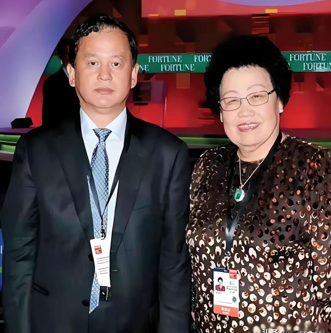 陈丽华离世，
470亿家产交接，
赵勇的沉默太戳心！
 
陈丽华走后，470亿富