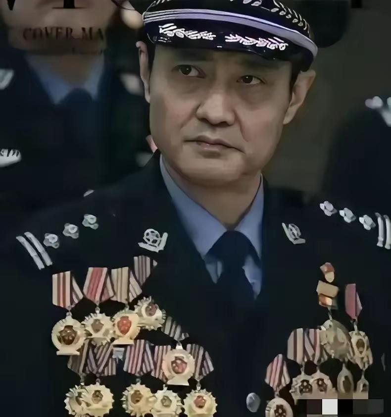 1998年兰州火车站，民警程鹏直面枪口的生死瞬间
 
1998年，程鹏在执勤，突