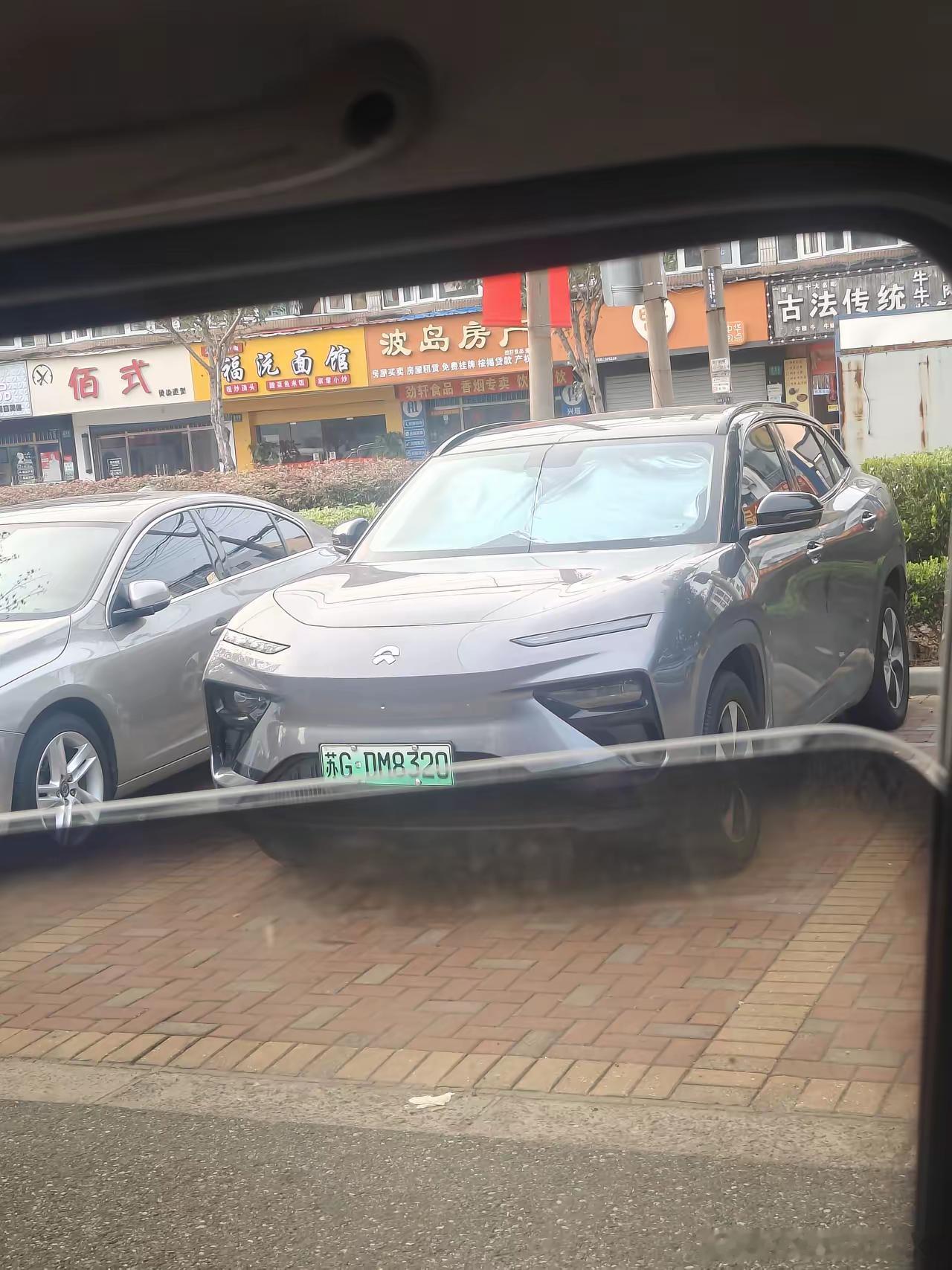 这是蔚来哪一款，怎么越看越不对劲！[允悲][允悲][允悲] 有人知道不？第一个猜