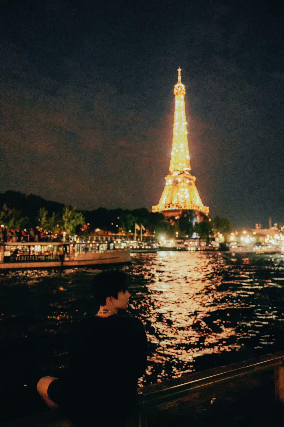 #白敬亭宋轶同款打卡#这简直就是打明牌了，小情侣真的越来越…光明正大，天呐，我都