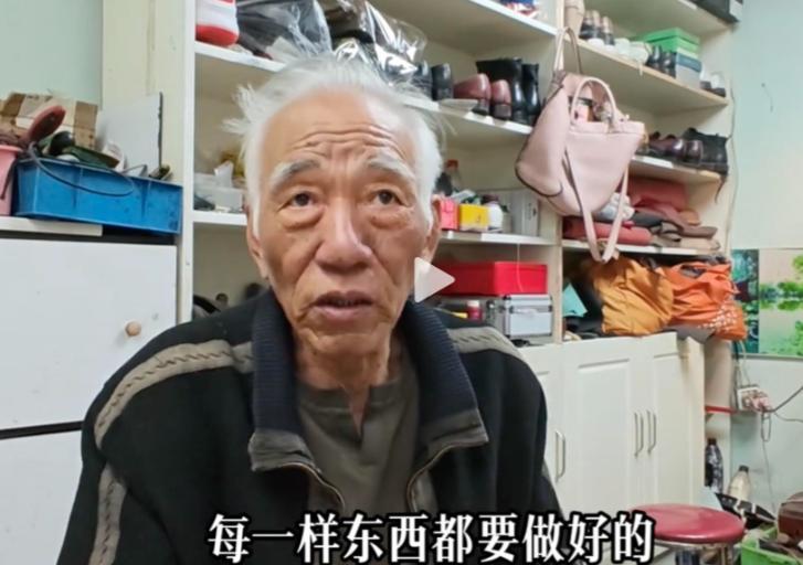 年轻人敢“躺平”吗？


近日，一位七旬的上海爷叔坦言：自己靠修鞋修包月入三万！