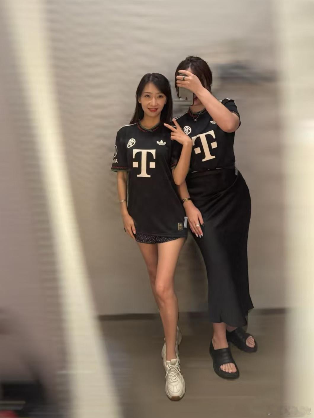 拜仁  凯恩的组织太牛逼，现役中锋没有具备这种能力的，小鹿助攻奥利赛进球后，奥利