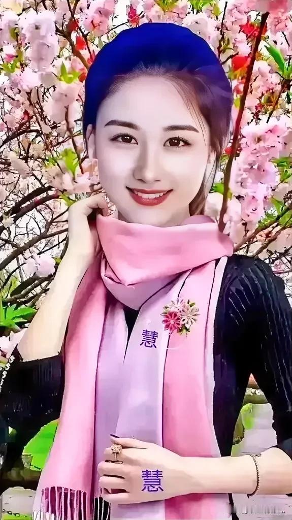 #上联:冬去千山秀，求下联#
#下联：春归万物苏。#
#横批：大地春回[微风]#