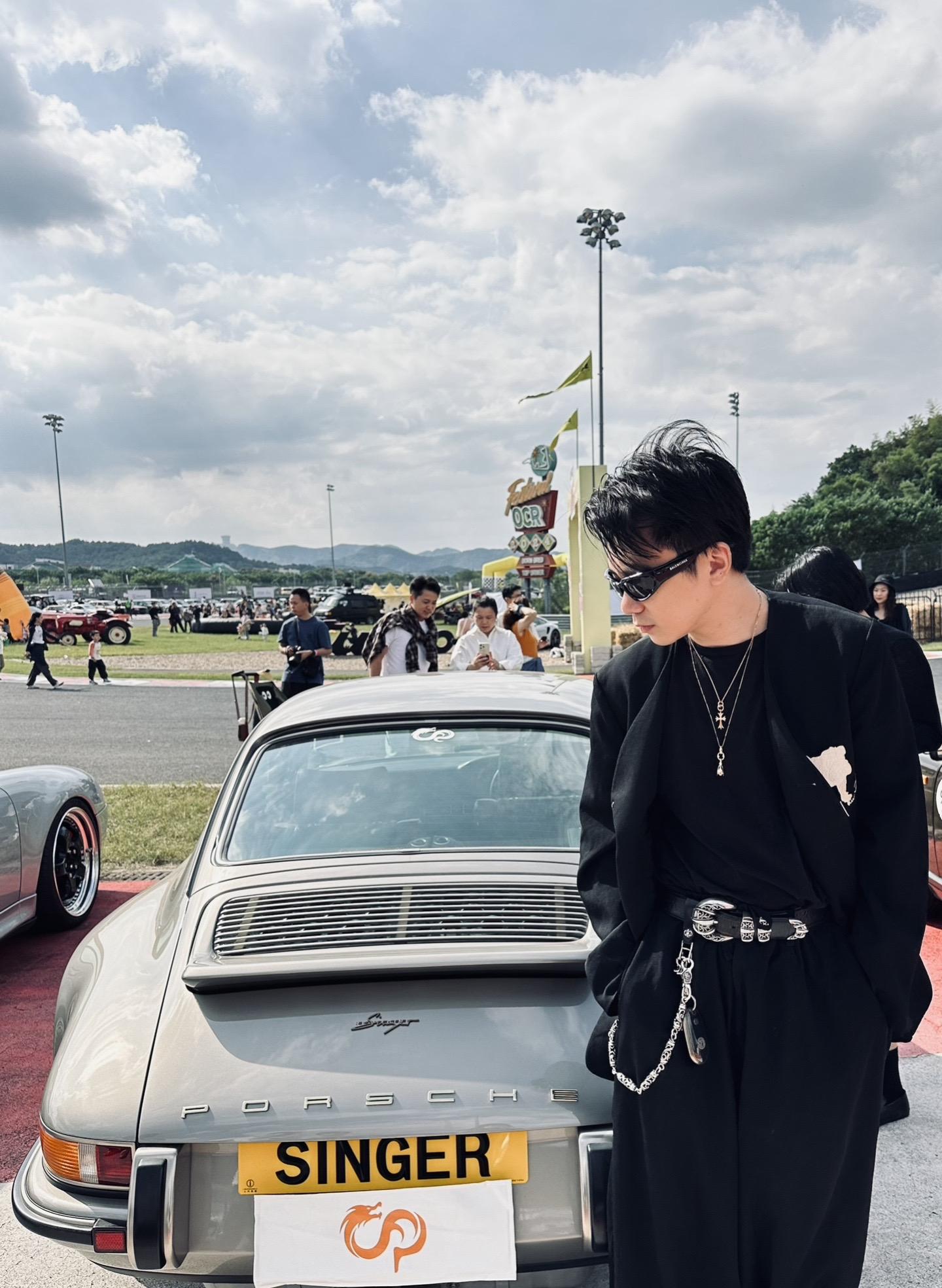 可算是见到Singer了。