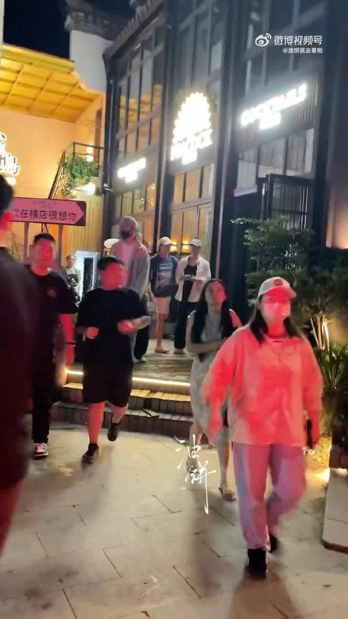孟子义李昀锐尚公主剧组聚餐 尚公主不基础昀牵孟绕更不基础孟子义李昀锐尚公主剧组一