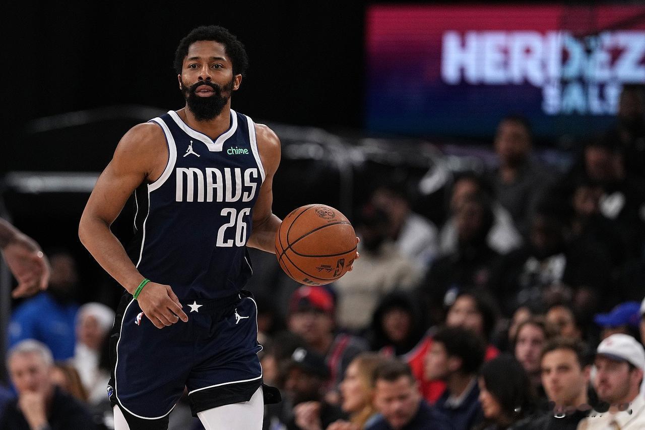 前NBA球员丁威迪有意愿前往中国打球
帕金斯：班凯罗将成下赛季首个被交易的全明星