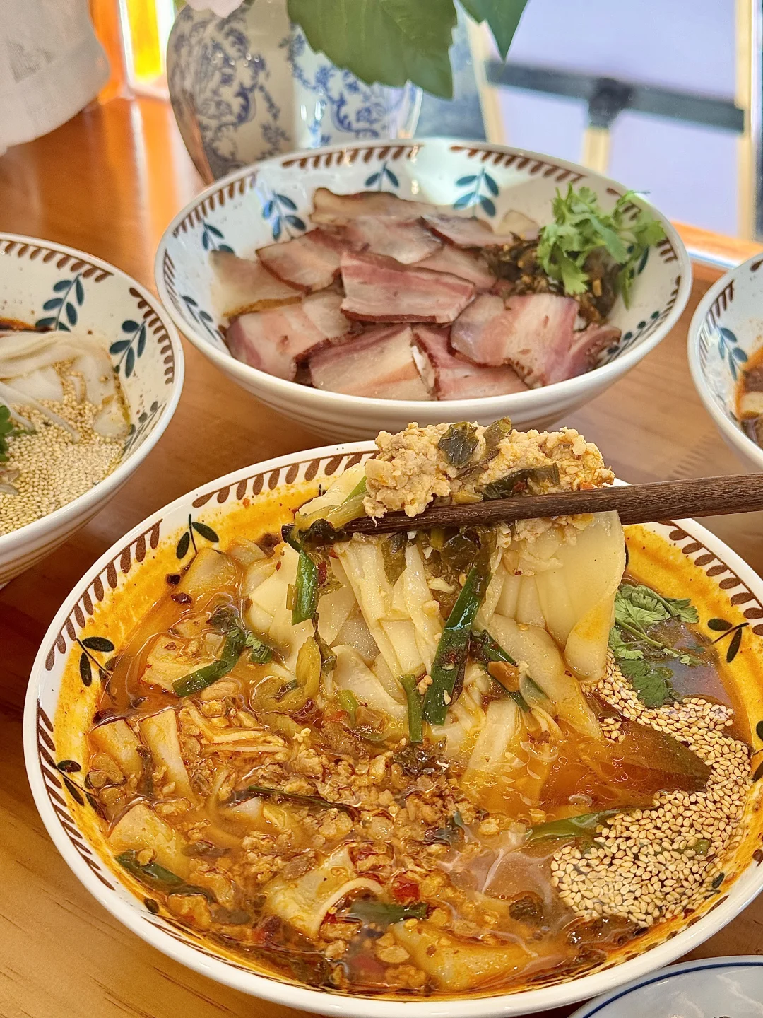昆明！地铁2号线直达！人均20r 楚雄小吃