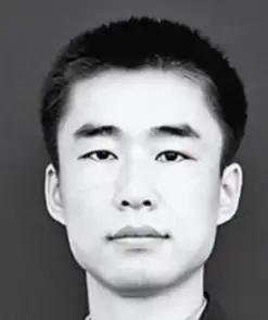 2012年，山东一名军人请假回家，但迟迟不见归队，上级领导打过去电话询问，三岁的