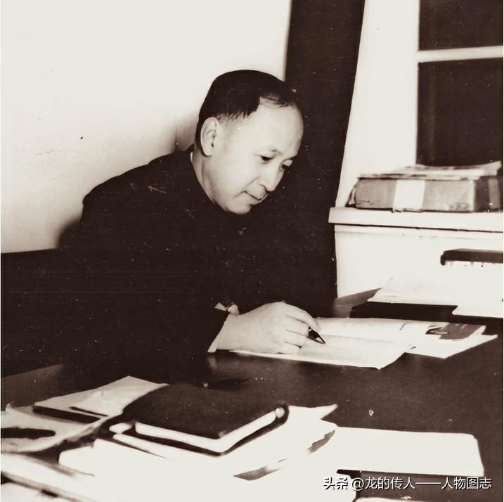 1956年，钱学森在中国科学院力学研究所工作