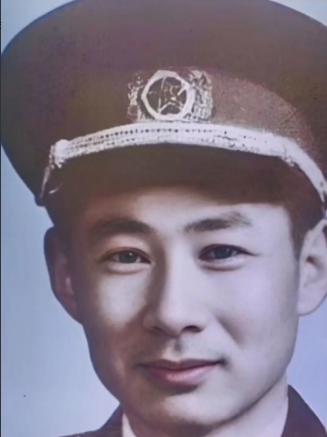 1955年9月，距离全军授衔只剩十多天，贺龙突然找到罗荣桓，语气坚定地说：“老罗