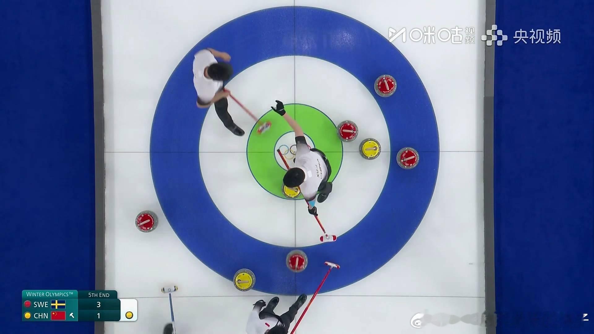 米兰冬奥会中国冰壶男队vs瑞典 中国队第五局打定后手拿1分2比3后手进行下半场
