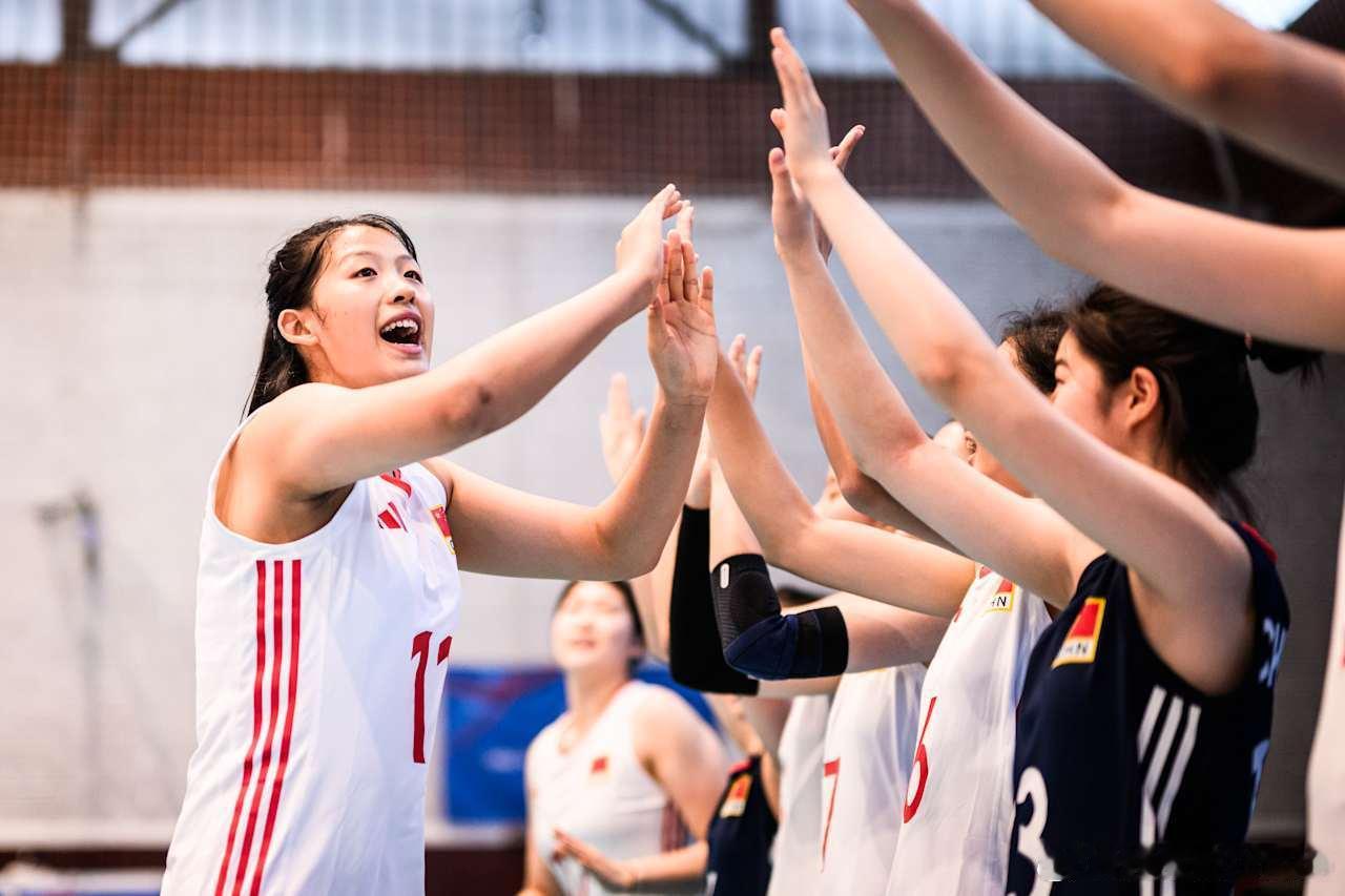 ⚡️ 中国U19女排应适当调整首发人选，保证左右翼进攻手相互分担，以对抗移动拦网