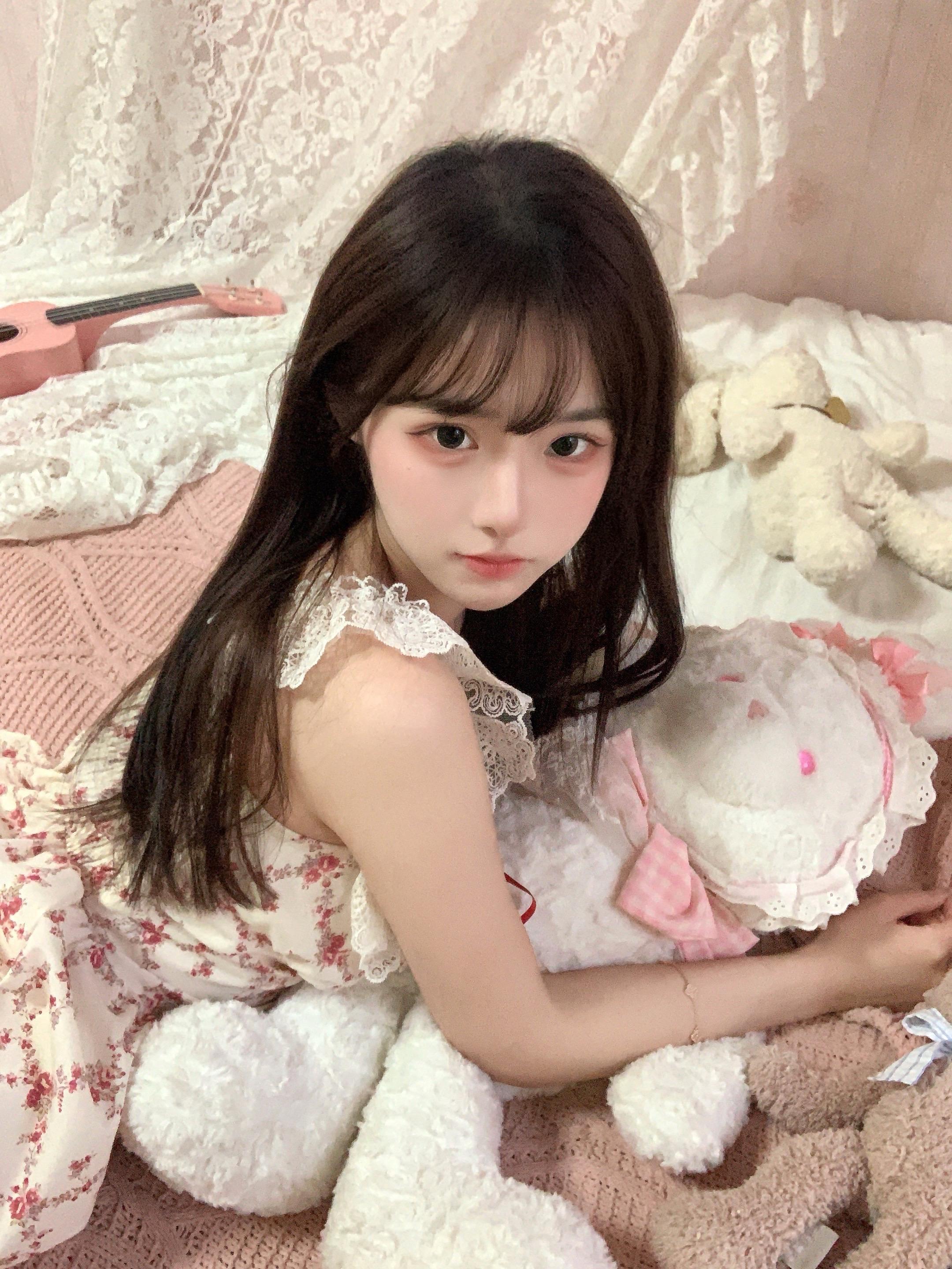 不管这个世界上多少坏人讨厌我 攻击我 不爱我我依旧不语 就萌萌的躺在这里