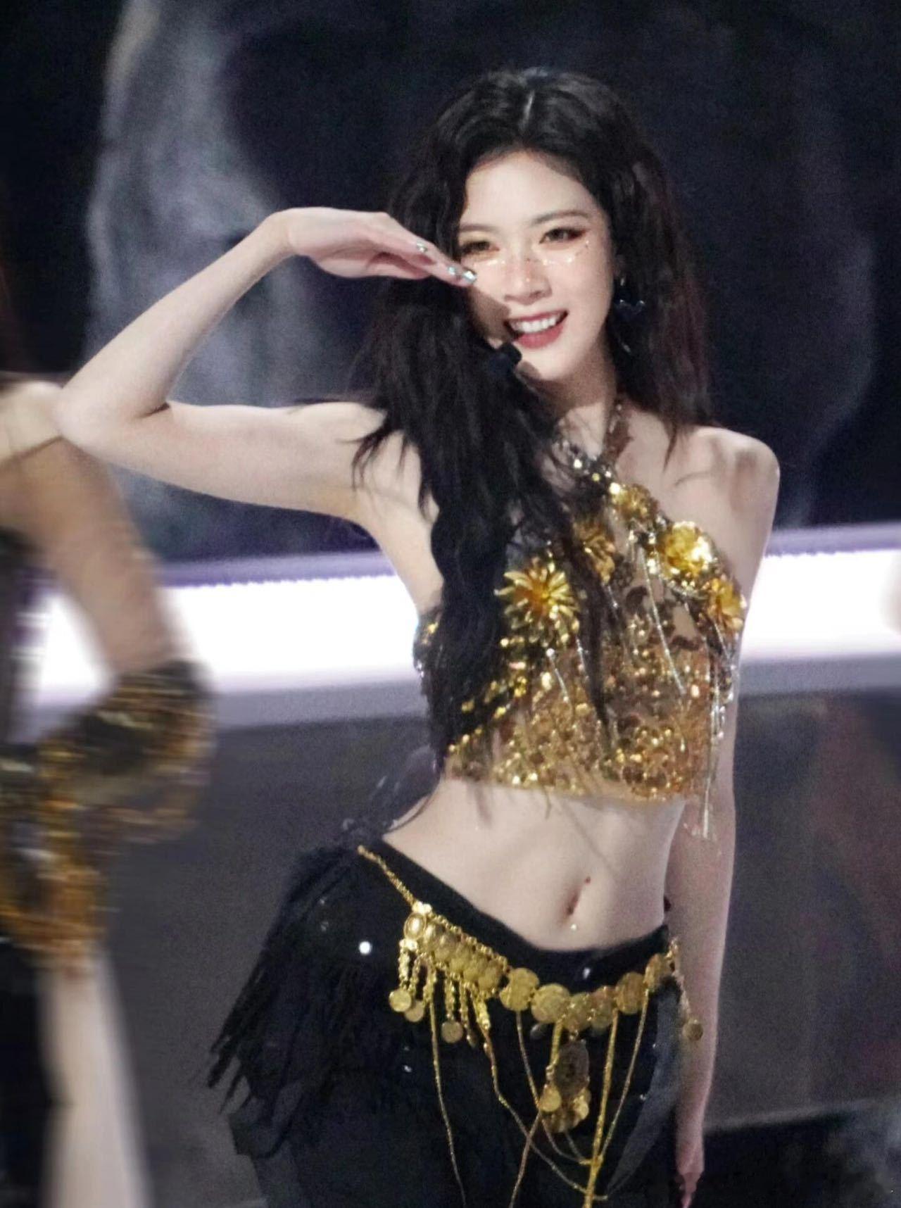 宋妍霏报销粉丝所有费用 温柔暖心的宋妍霏，处处为粉丝着想，主动承担粉丝出行花销，