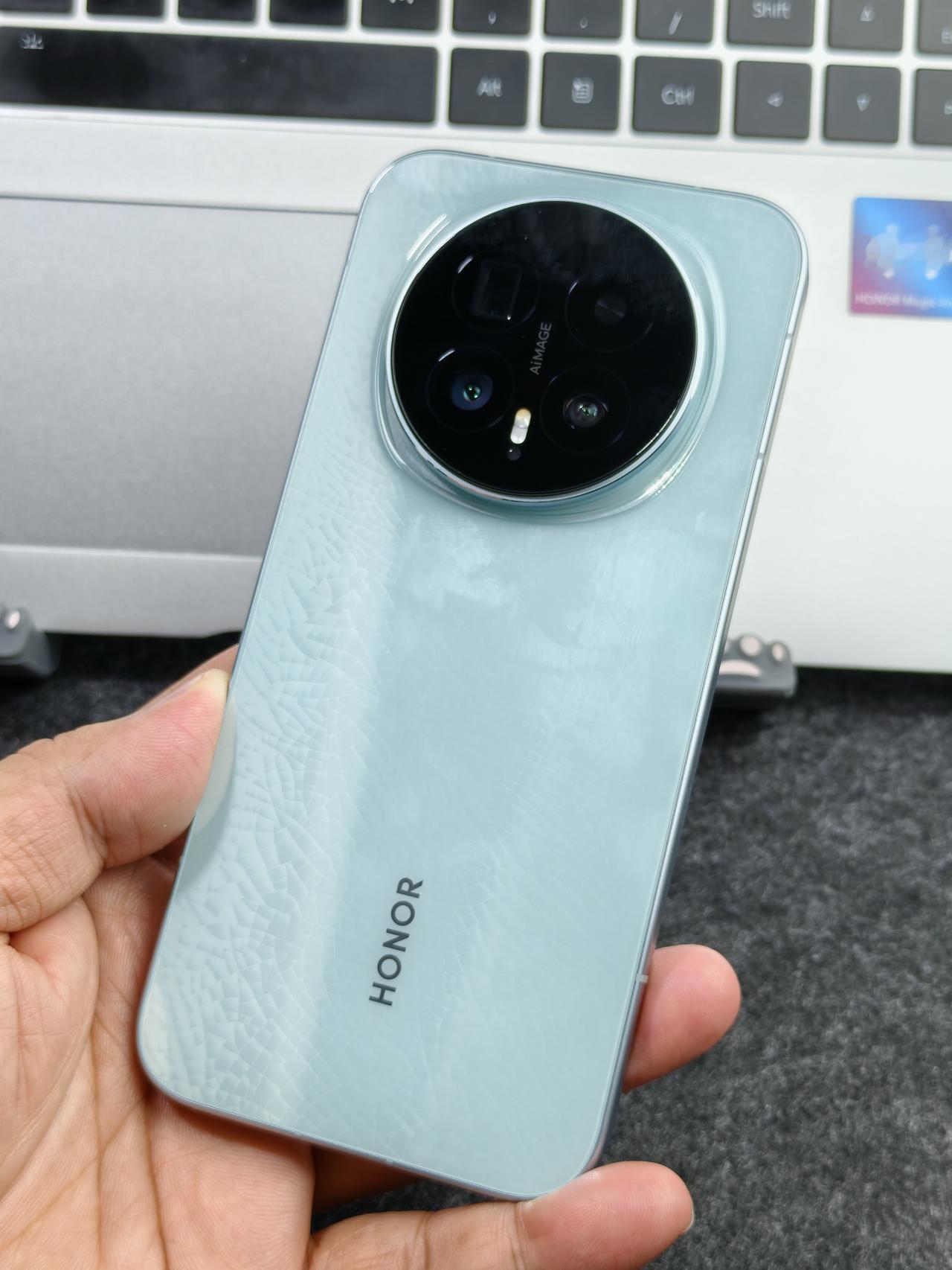 听我一句劝！荣耀这几款闭眼入都不会踩雷，每款都精准戳中不同人的刚需。

荣耀GT