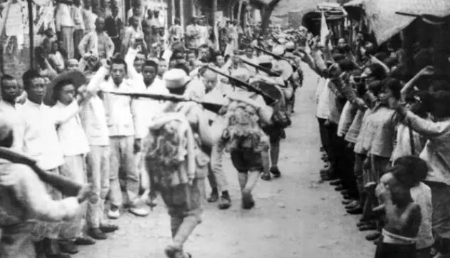 1937年，抗战全面爆发，川军万里远征。当时，没有几个人看好这支军队。因为川军素