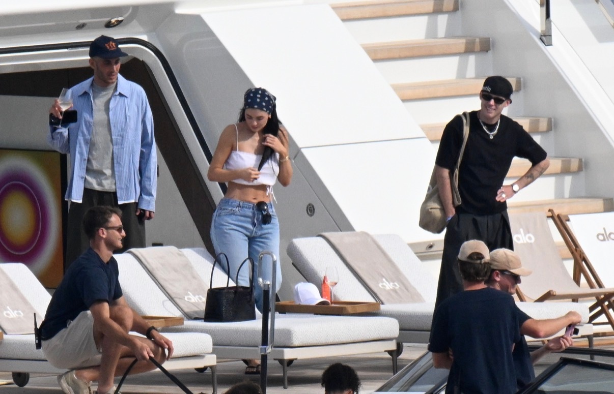 【0616】Kylie Jenner和朋友们在意大利度假🇮🇹哪里有美女度假哪
