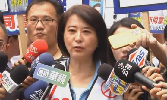台湾省国民党籍民代王鸿薇因在公开谈话中喊祖国大陆为“中国”，引发内地同胞的愤慨，