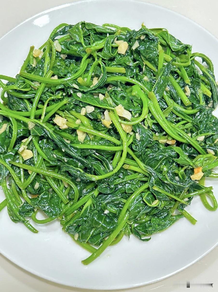 正大量上市，一通便，二补钾，三控糖，四护血管，经常做给家人吃
 
秋季是红薯叶的