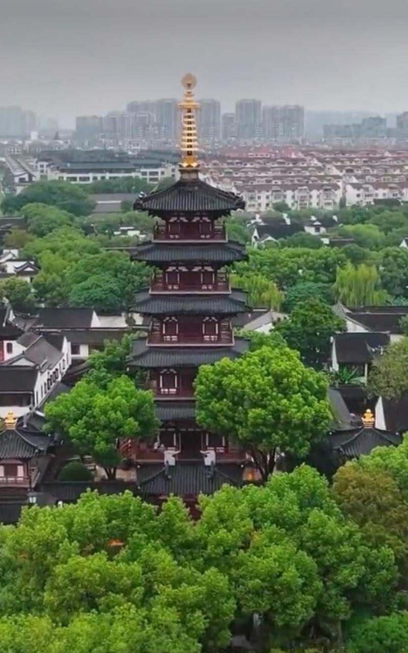 人生一輩子，
奢求別太多，
健康的活著，
平淡的過著，
開心的笑著，
充實的忙著