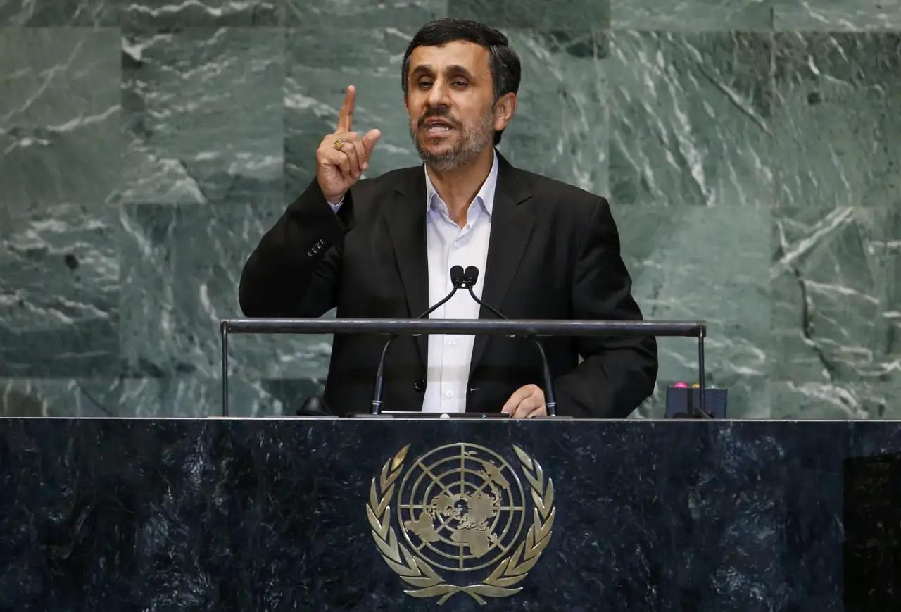 伊朗前总统内贾德遇袭身亡，曾经的斗士，伊朗的英雄就这样完了
内贾德是真正的反美斗