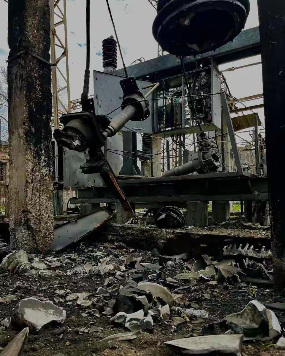 普京不再心软！20枚导弹深夜轰炸，炸崩基辅