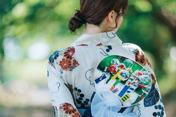 早上 7 点半，老二拿着牙刷跑来阳台找我，问：“爸爸，太阳会不会睡懒觉？”我还在