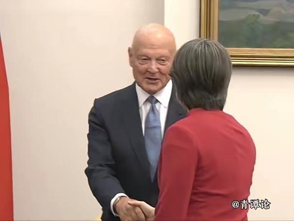 美国前战略司令部司令到了台湾，煽风点火
台媒报道，正率团窜台的前美国战略司令部司
