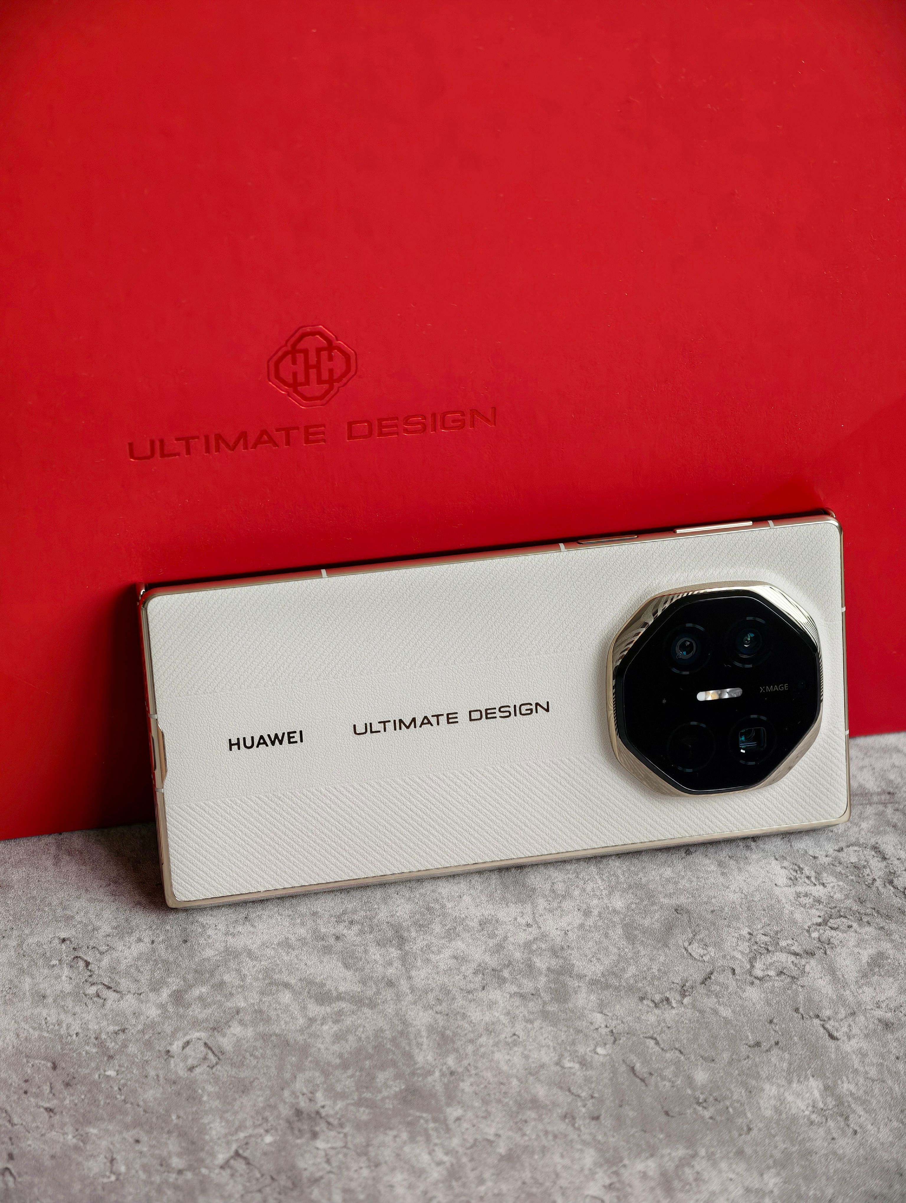 华为Mate XTs 非凡大师正式开售！今天能看出这台手机不仅线上热度高，去线下