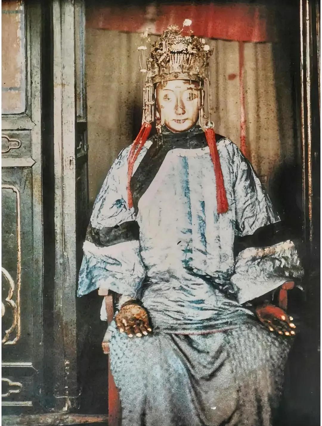 1913年，泰山碧霞元君，罕见的神像，相信很多人都还是第一看到，碧霞元君，全称是